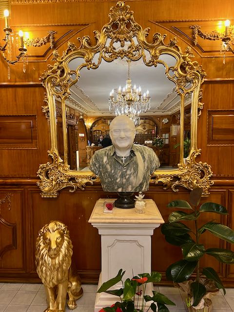 An altar for Don Antonio
